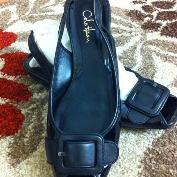 Cute black flats!