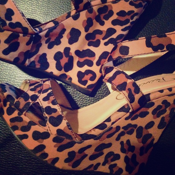 Shoes - Cheetah Print Strappy Wedges 💛🐆❤️.