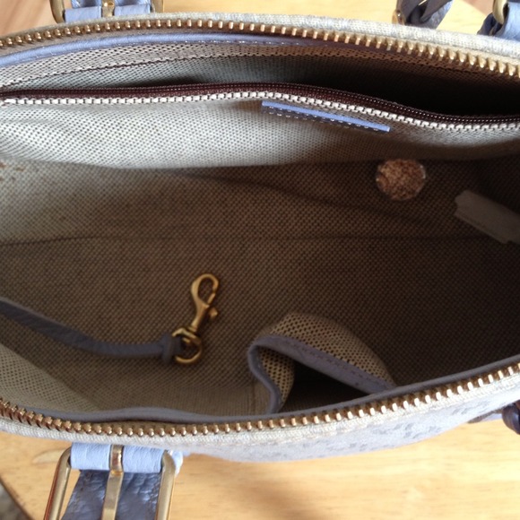 Dooney & Burke powder blue handbag 💯 Authentic - Picture 3 of 4