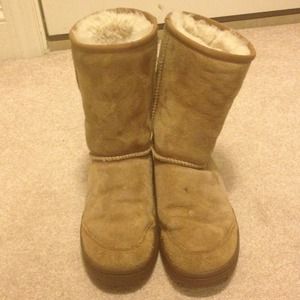 🚫SOLD🚫 Ultimate Short UGG's in great condition