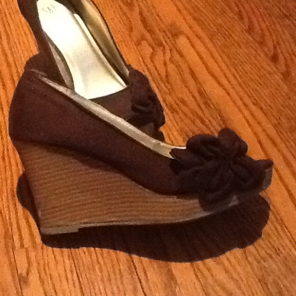 Brown suede platform peep toe heels - Picture 2 of 2