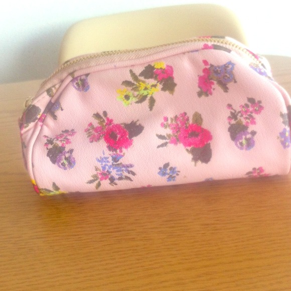 Make up bag! - Picture 1 of 1