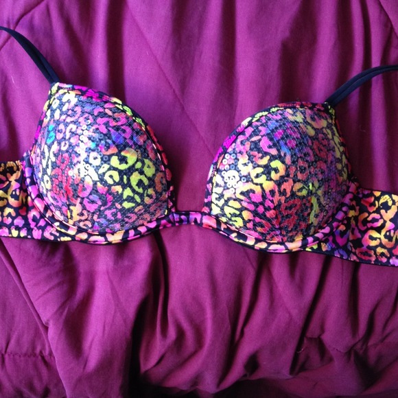 🔴REDUCED🔴Pink VS bra plunge sequined