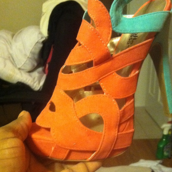 Heels 6 inch very cute ! - Picture 1 of 1