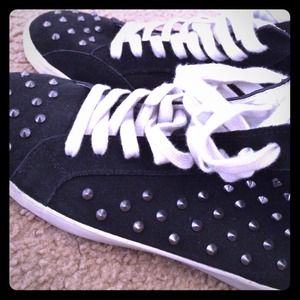 Steve Madden studded high top sneaker sz 8