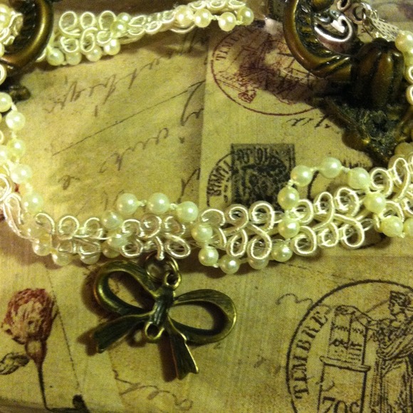 Bracelet - Picture 1 of 2