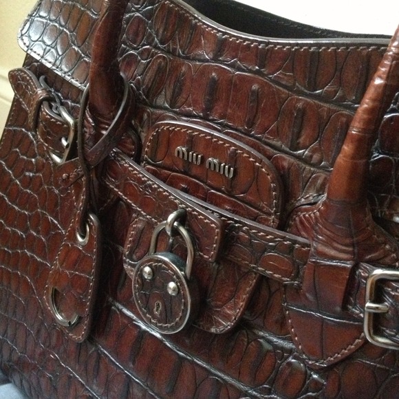 Miu Miu embossed leather tote - Picture 2 of 4