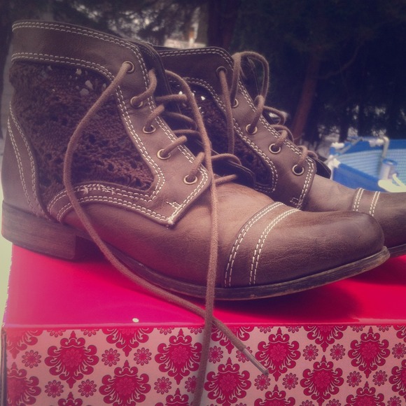 TRADING Brown Combat Boots