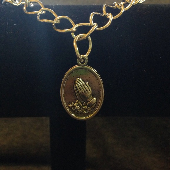 St Martha Blessing Praying Hands  chain bracelet - Picture 4 of 4