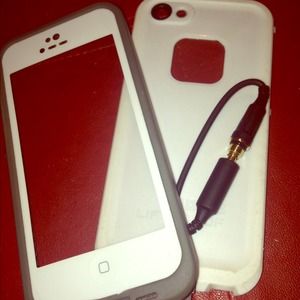 White iphone 5 life proof case