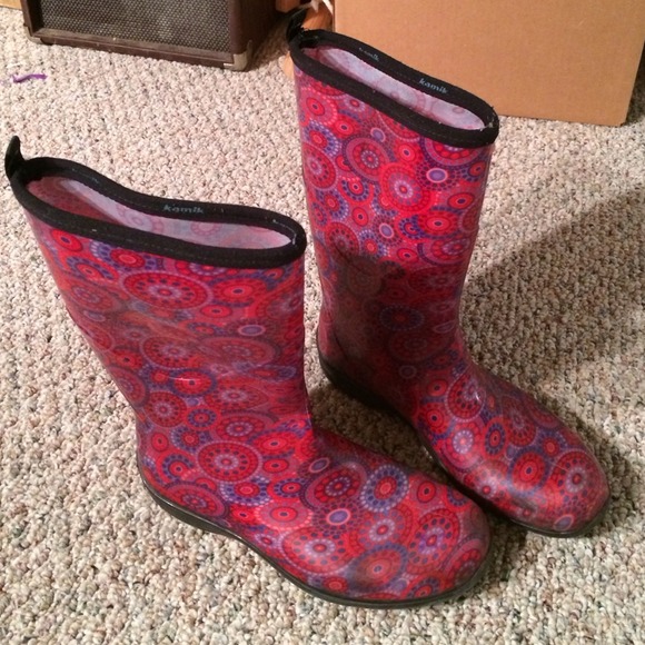Pink patterned rain boots size 10