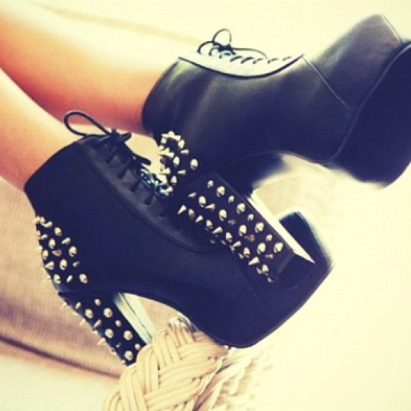 💋REDUCED💋 Spiked Booties