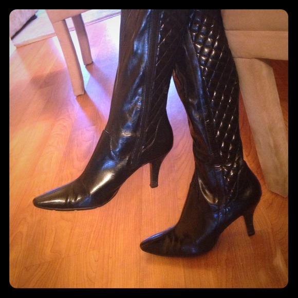 Etienne Aigner black boots