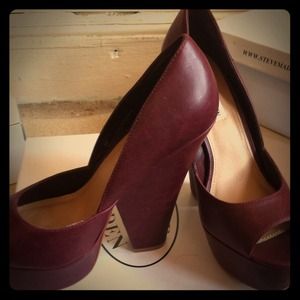 SOLD ✨ Steve Madden Wedge Pumps