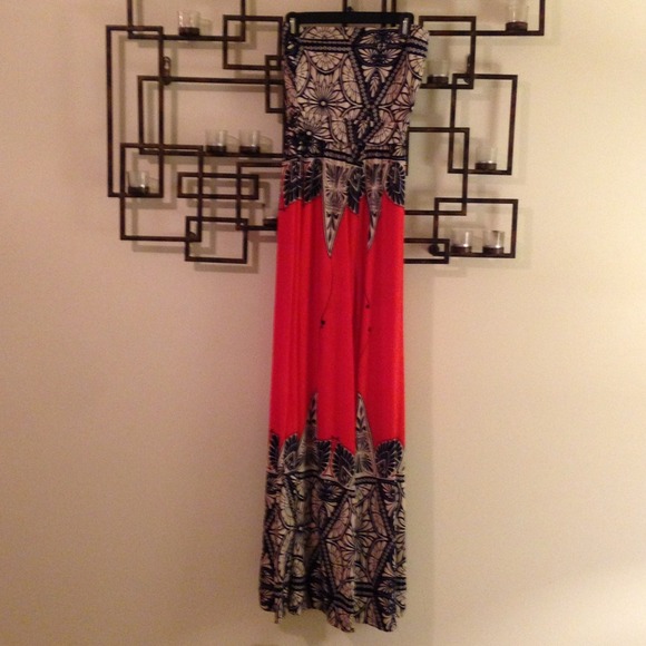 Jumpsuit. One piece pant/strapless