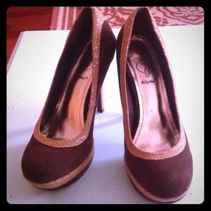 **REDUCED** Baby Phat round toe pumps