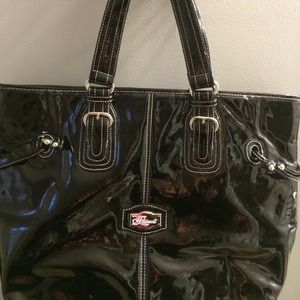 Flaunt purse. Excellent condition :)