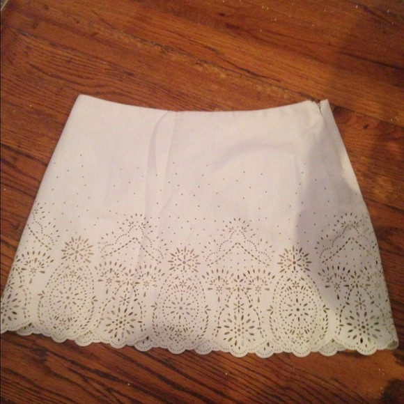 Cream scalloped skirt