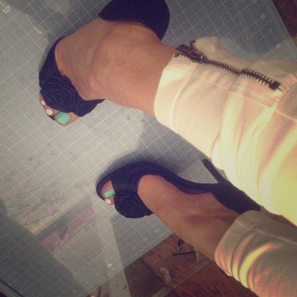 Steve Madden Shoes - Super Cute Girly Open Toe satin Heels