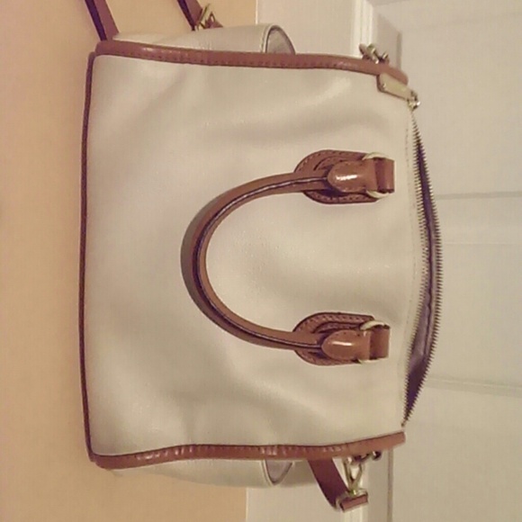 Michael Kors Pebbles Purse - Picture 3 of 4