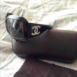 🎉 SOLD 🎉Authentic CHANEL 5076H Mother Of Pearl