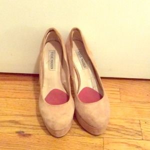 Steven madden suede nude pumps dejavu