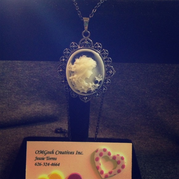 💥PRICE CUT💥VINTAGE HANDCRAFTED PENDANT - Picture 1 of 5