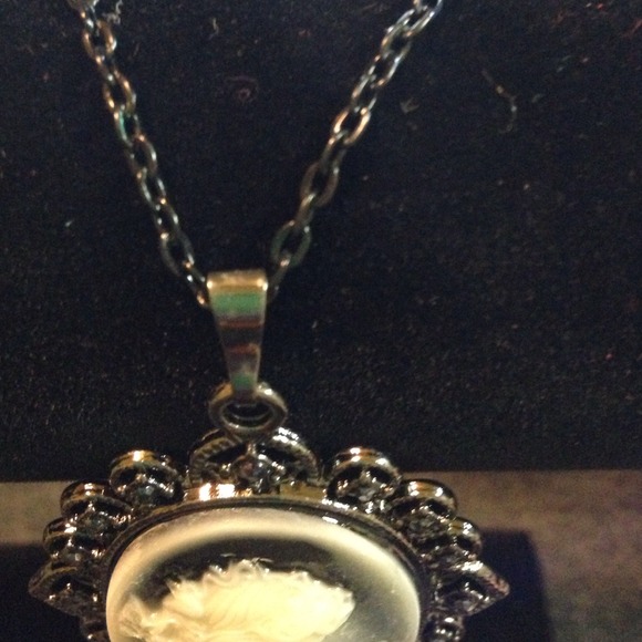 💥PRICE CUT💥VINTAGE HANDCRAFTED PENDANT - Picture 3 of 5