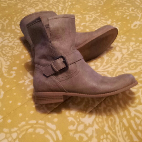 Leather tall ankle boots