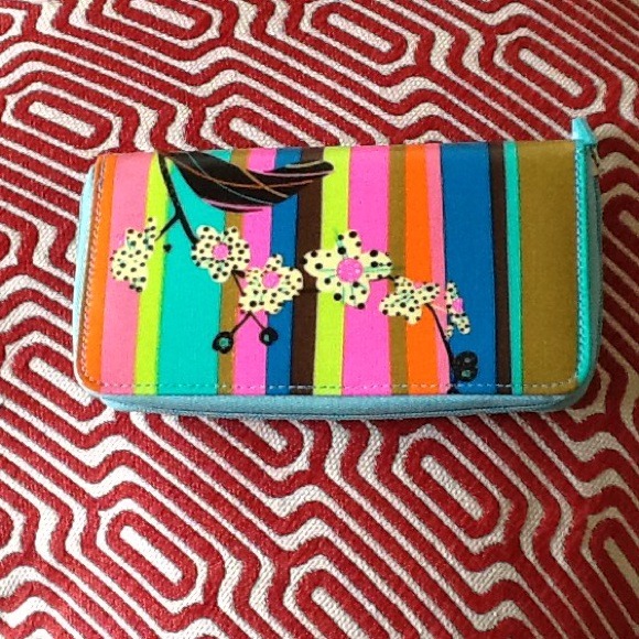 🚫NO LONGER AVAILABLE🚫Vibrant Beautiful Wallet! - Picture 2 of 4