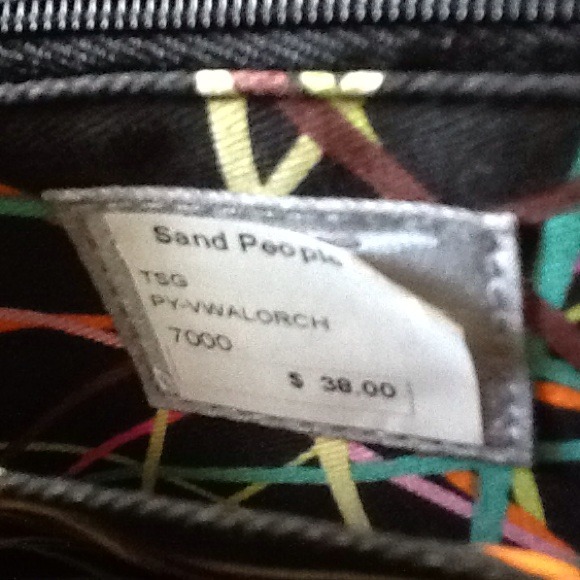 🚫NO LONGER AVAILABLE🚫Vibrant Beautiful Wallet! - Picture 4 of 4