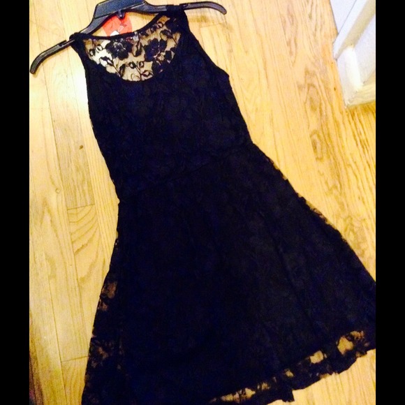 LITTLE BLACK LACE DRESS