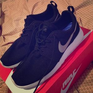 NIKE — ROSHERUN