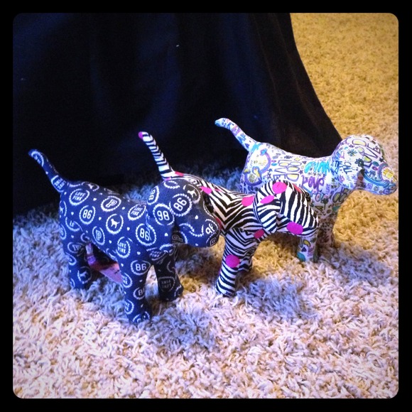 Set of 3 Victorias Secret Pink dogs