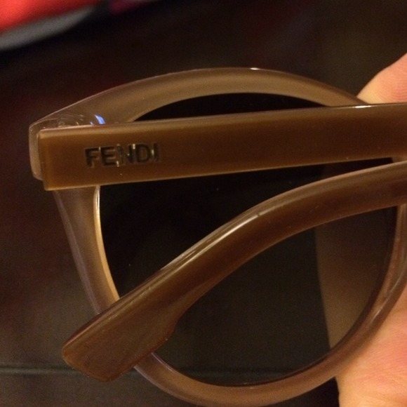 🚩sold🚩authentic fendi sunglasses - Picture 3 of 4
