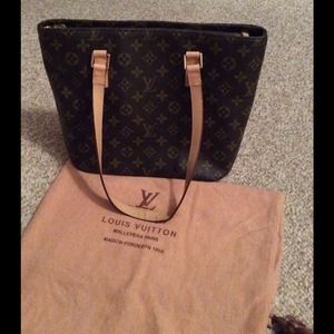 Louis Vuitton purse w/ dust bag
