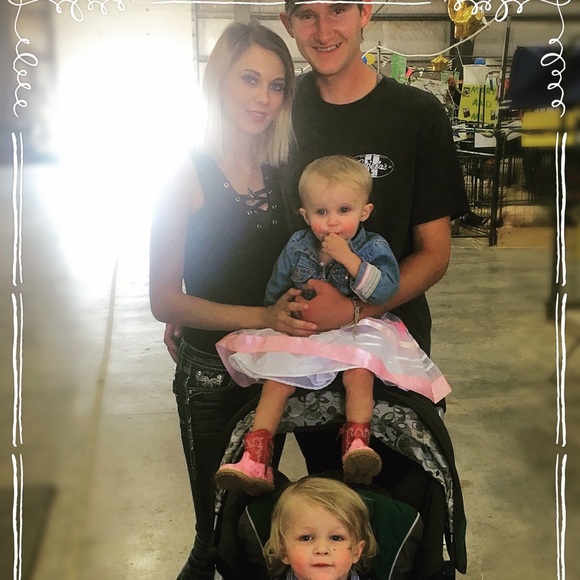 Meet your posher, Brittany👑 - Picture 2 of 4