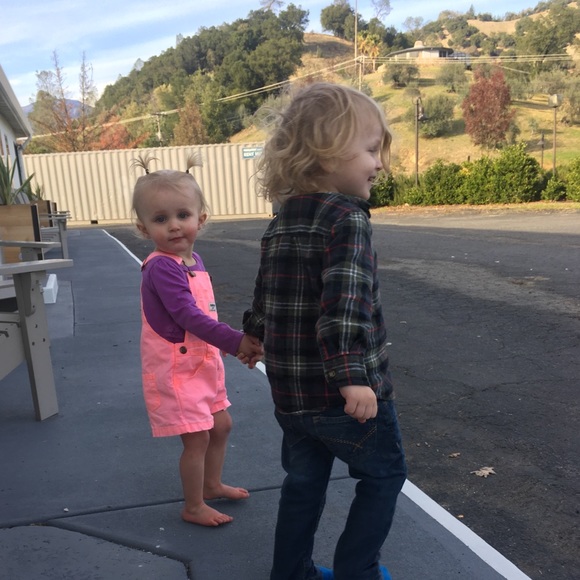 Meet your posher, Brittany👑 - Picture 4 of 4