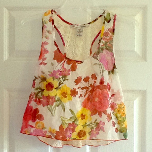 American Rag Tops - 🚫SOLD🚫🎉HP🎉Shimmer Flower Power🌺 High/Low Top