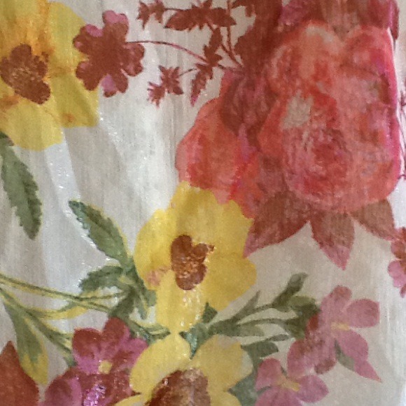 🚫SOLD🚫🎉HP🎉Shimmer Flower Power🌺 High/Low Top - Picture 2 of 4