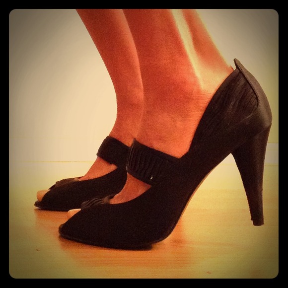 VANELI Peep toe black pumps