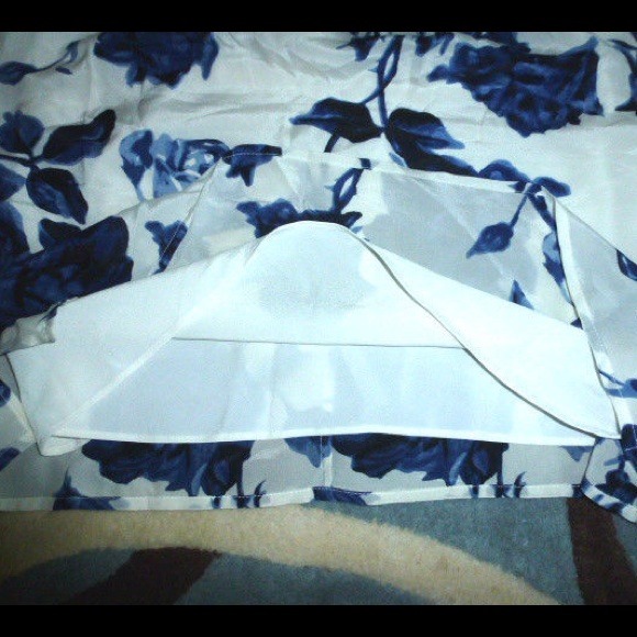 ❌SOLD EBAY❌Talbots Blue Floral 100% Silk Top - Picture 2 of 4