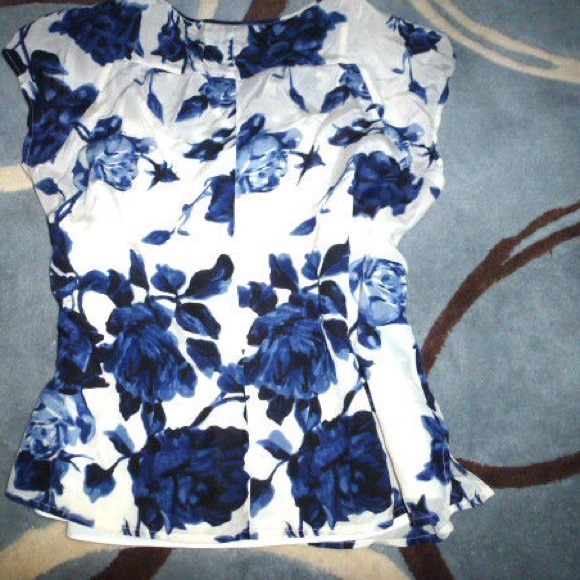 ❌SOLD EBAY❌Talbots Blue Floral 100% Silk Top - Picture 3 of 4