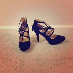 ❌SOLD❌ Black strappy Nine West heels