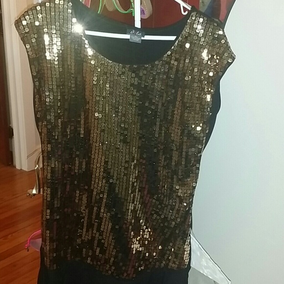 SOLD IN BUNDLE !!!!!!! Sequence shirt