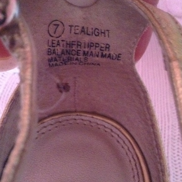 HILLIARD AND HANSON  T STRAP LEATHER HEELS  7 - Picture 4 of 4