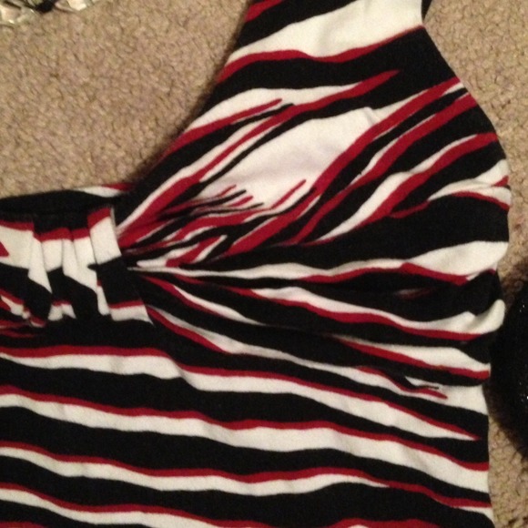 Sexy Bow front top by Express - Picture 2 of 4