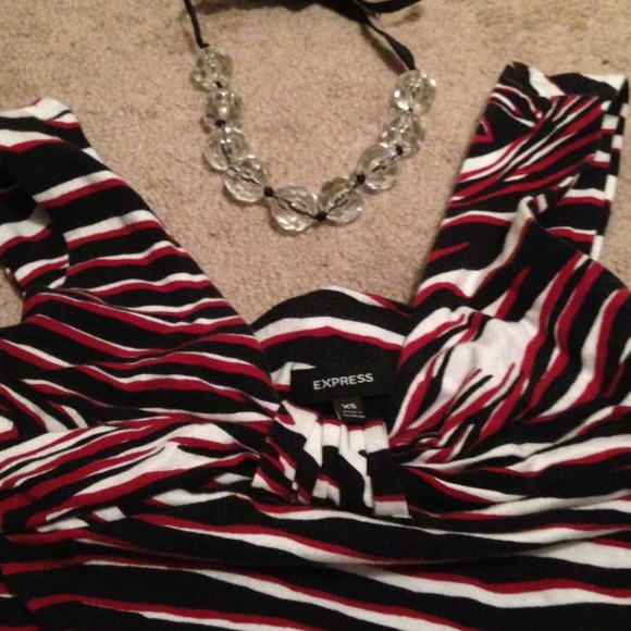 Sexy Bow front top by Express - Picture 3 of 4