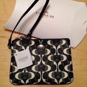 Brand new coach clutch