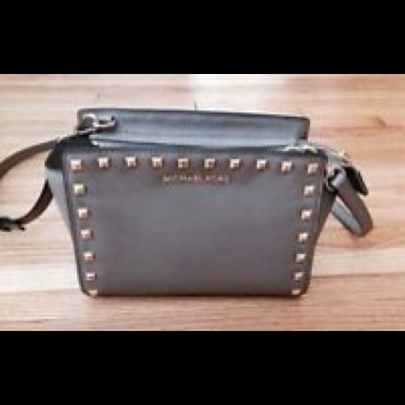 Michael kors selma messenger